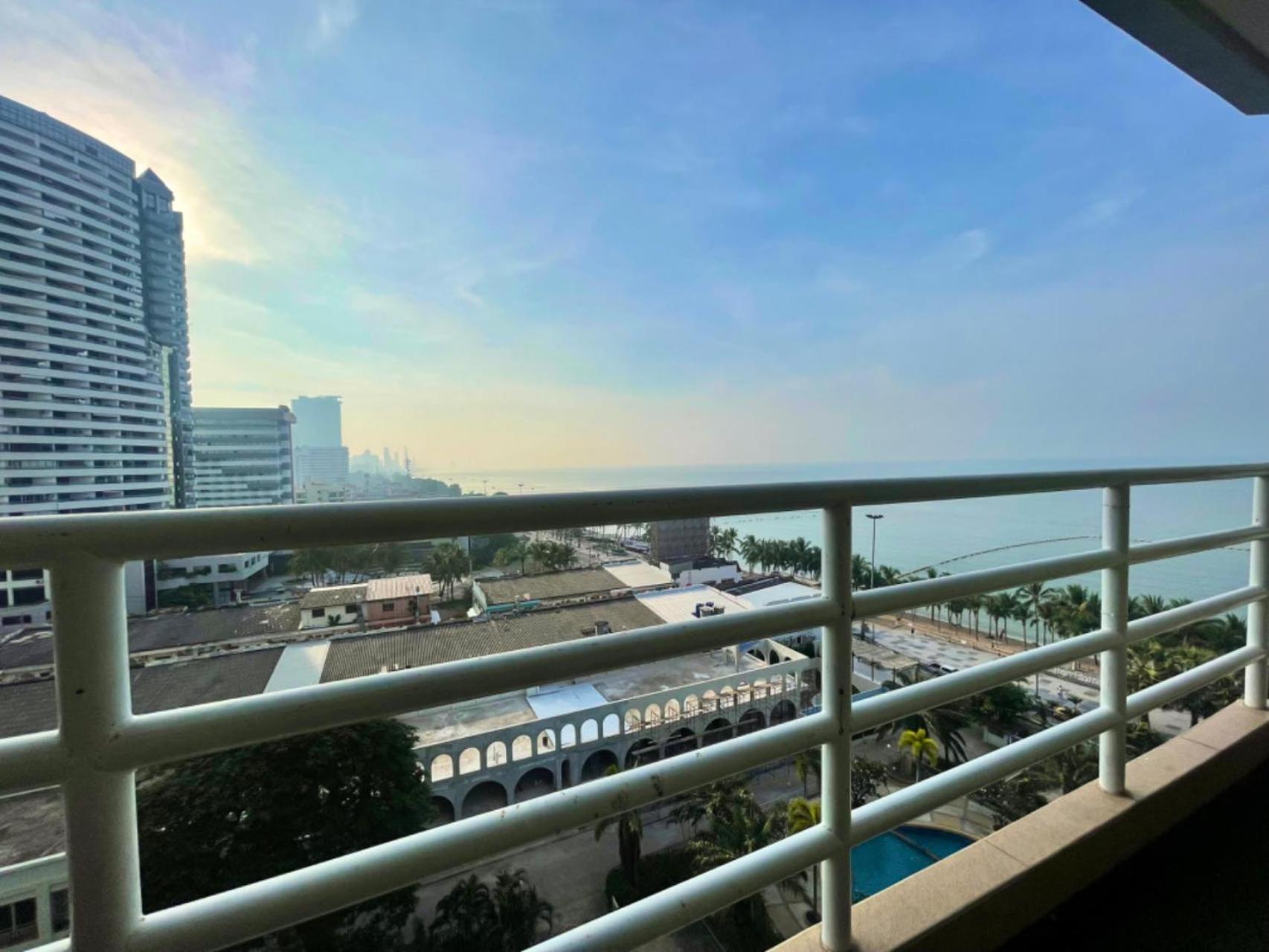 Beautiful Sea View Beach Front Condo Патая Екстериор снимка
