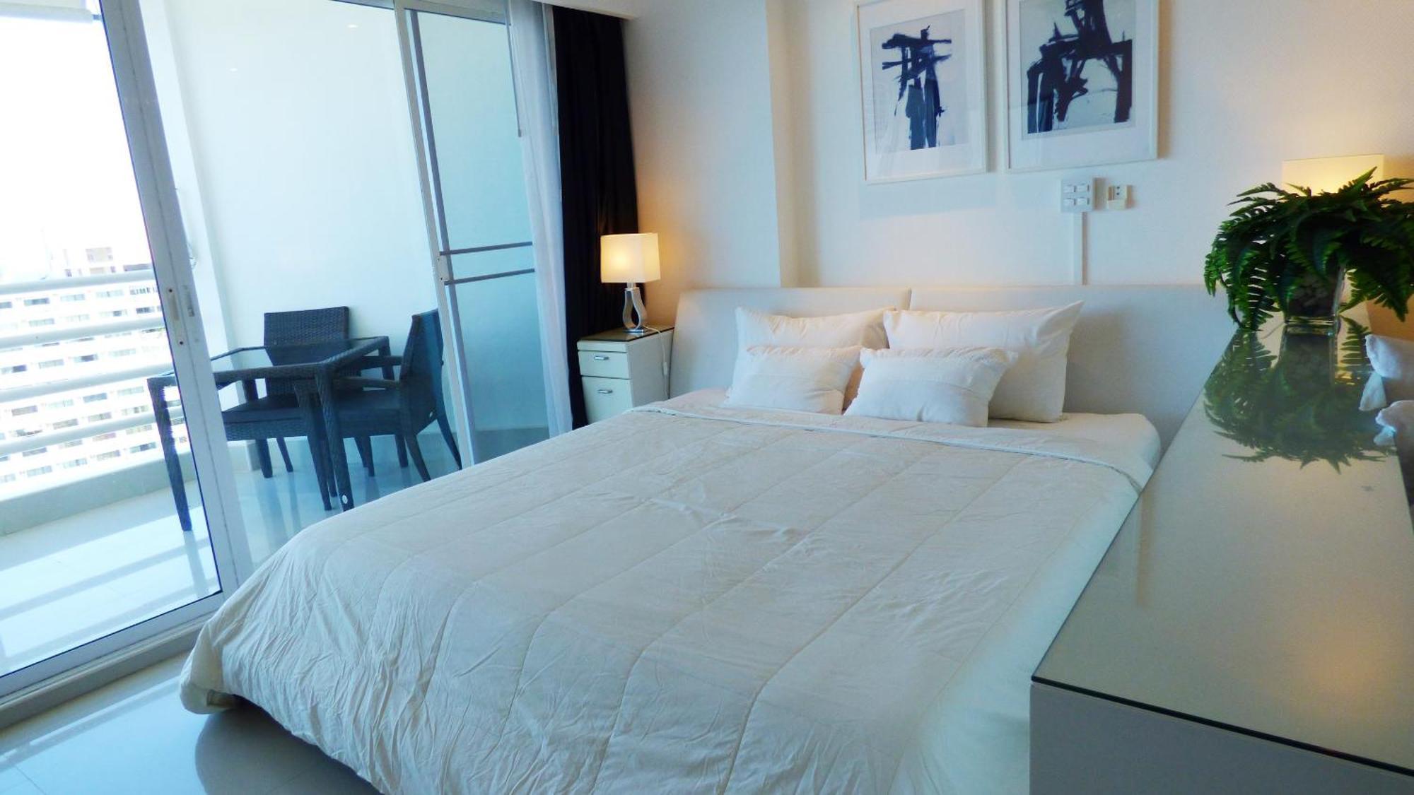 Beautiful Sea View Beach Front Condo Патая Екстериор снимка