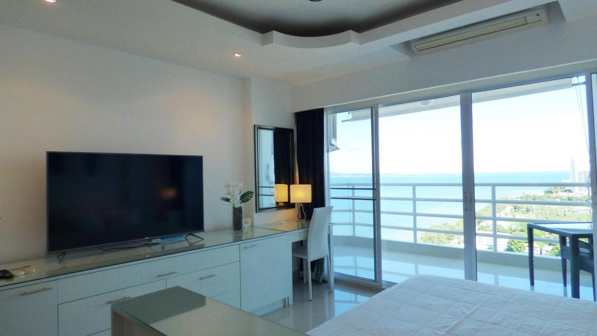 Beautiful Sea View Beach Front Condo Патая Екстериор снимка