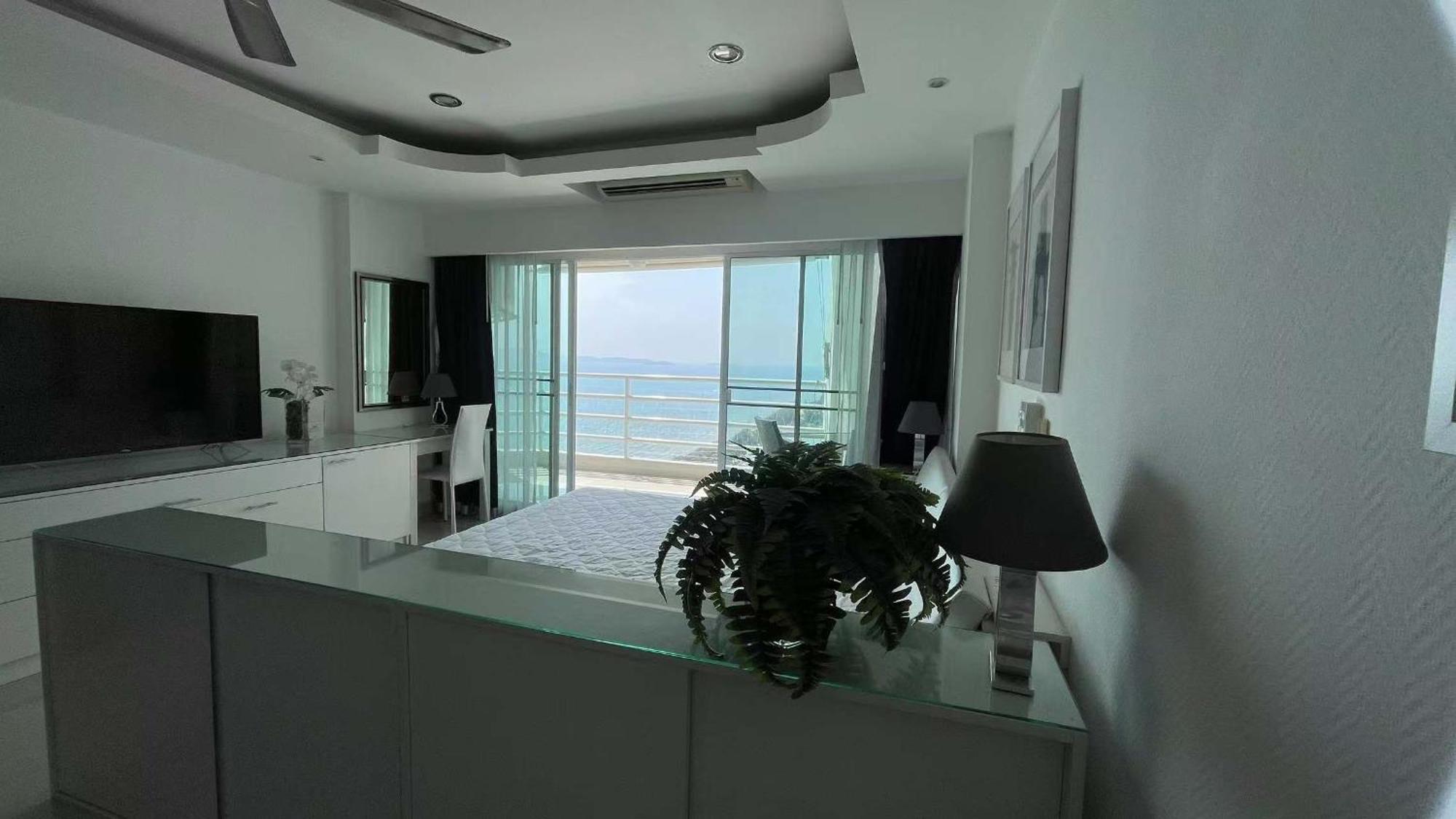 Beautiful Sea View Beach Front Condo Патая Екстериор снимка