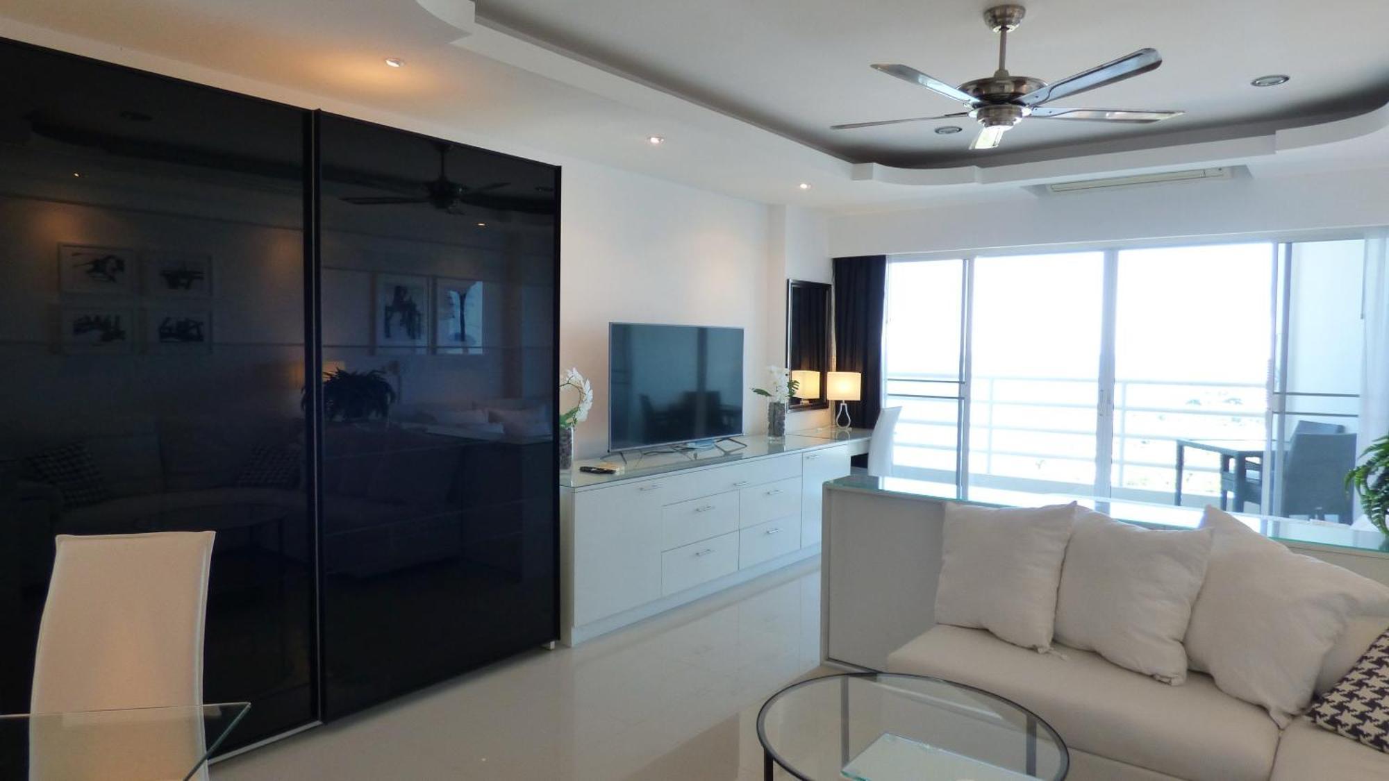 Beautiful Sea View Beach Front Condo Патая Екстериор снимка