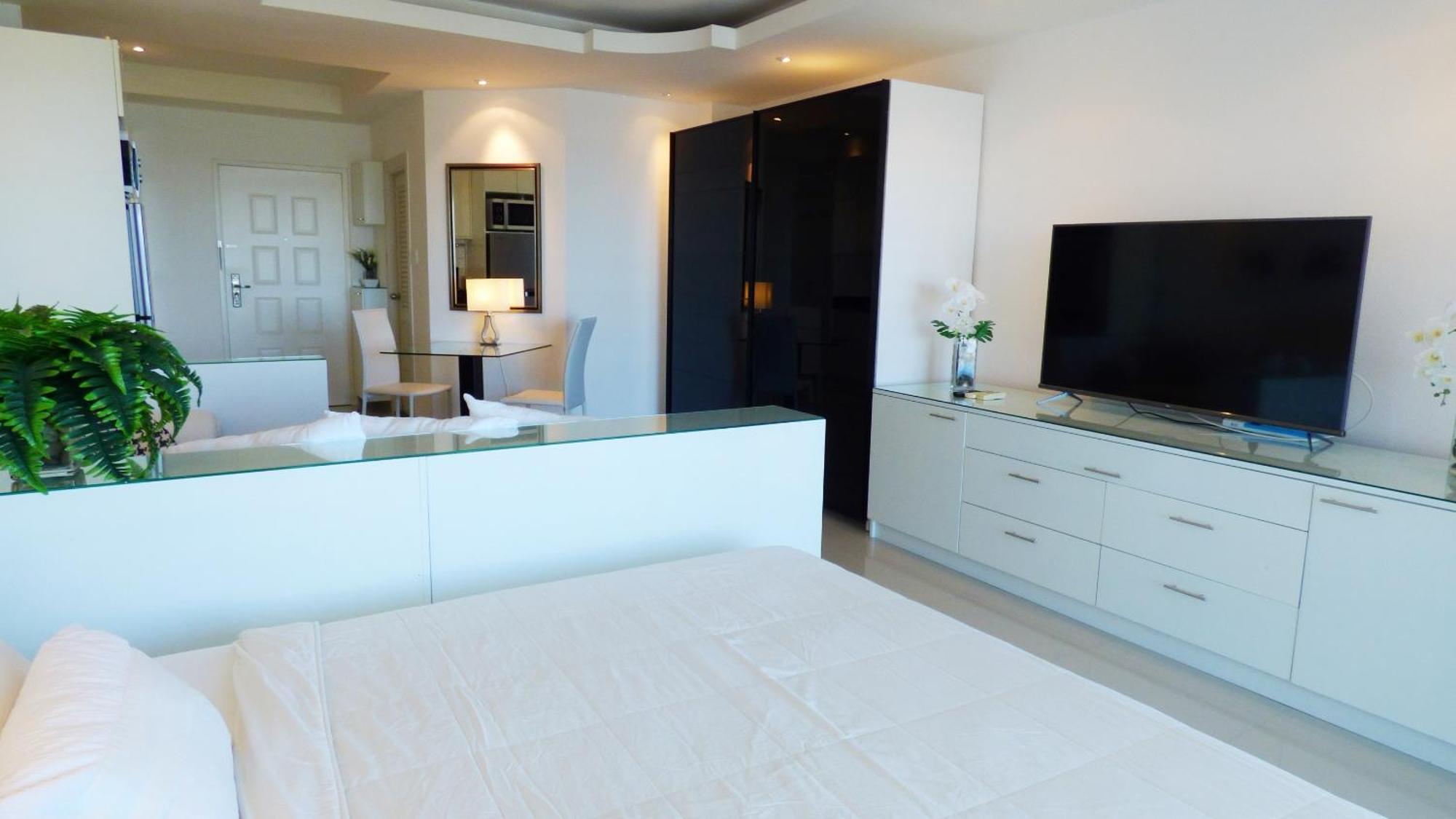 Beautiful Sea View Beach Front Condo Патая Екстериор снимка